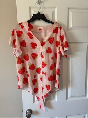 Women’s Pink Strawberry-Print Button Front Blouse